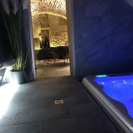 Jaccuzi & Des Caves Stanislas Lägenhet *